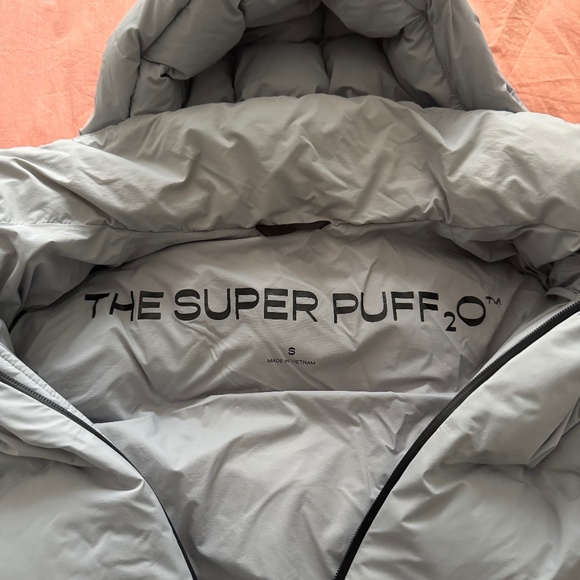 Aritzia The Super Puff₂O™ Shorty Waterproof 700 down fill-power Size S - Picture 2 of 2